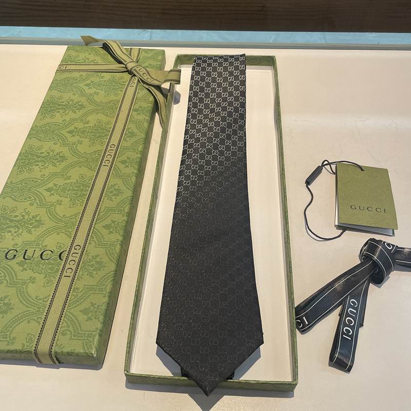 GRAVATA GUCCI DE SEDA COM ESTAMPA DOUBLE G