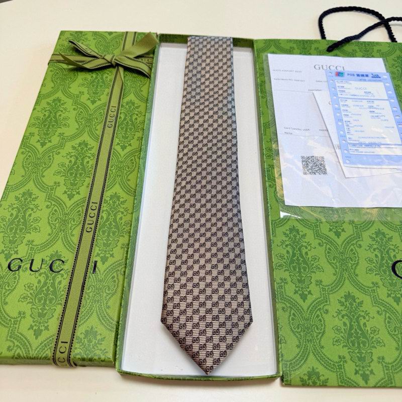 GRAVATA GUCCI GG EM JACQUART DE SEDA