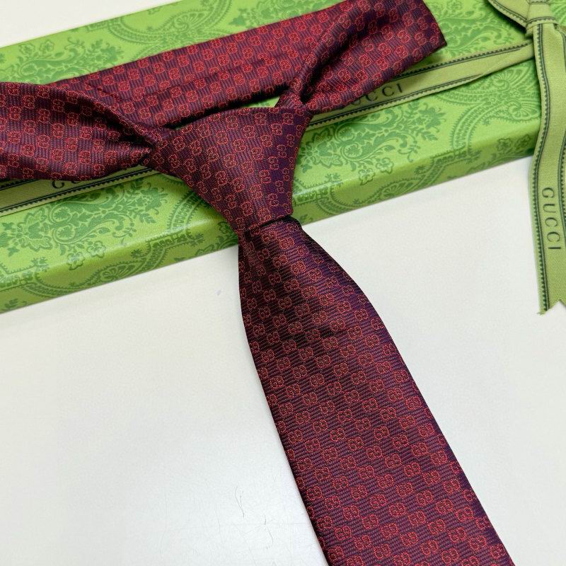 GRAVATA GUCCI GG EM JACQUART DE SEDA