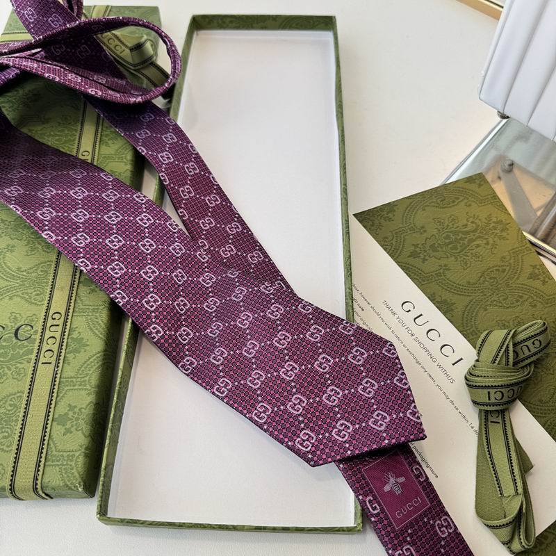 GRAVATA GUCCI DE SEDA COM MONOGRAMA GG