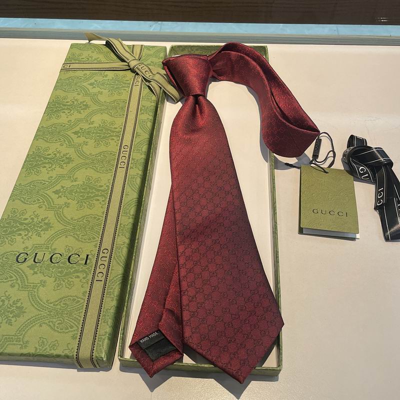 GRAVATA GUCCI DE SEDA COM ESTAMPA DOUBLE G