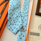 GRAVATAS HERMES  DE SEDA  OUT OF THE BOX   FERRADURA E CAVALO