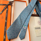 GRAVATAS HERMES  DE SEDA  OUT OF THE BOX   FERRADURA E CAVALO