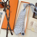 GRAVATAS HERMES  DE SEDA  OUT OF THE BOX   FERRADURA E CAVALO
