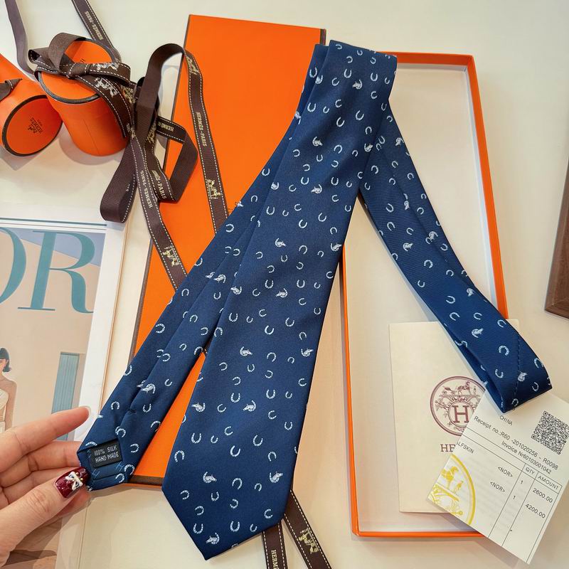 GRAVATAS HERMES  DE SEDA  OUT OF THE BOX   FERRADURA E CAVALO