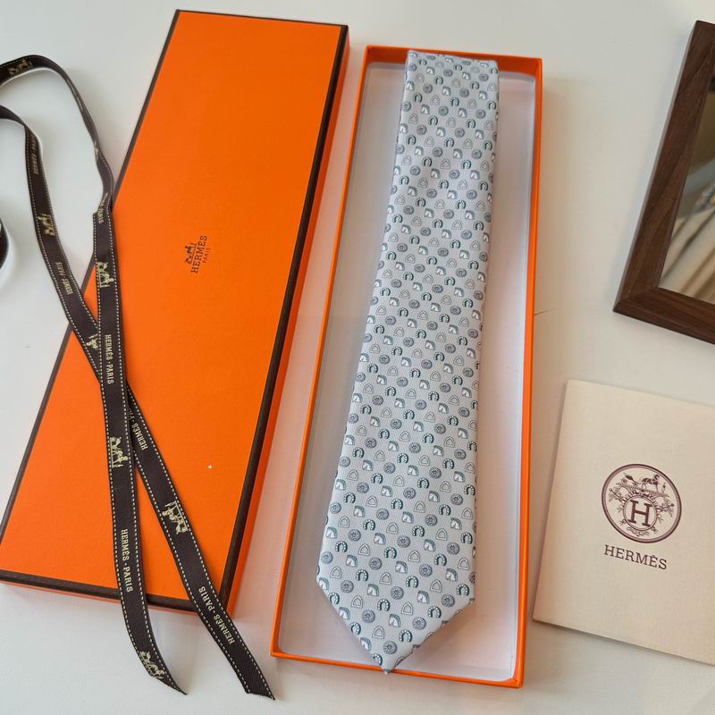 GRAVATAS HERMES  DE SEDA  OUT OF THE BOX  CAVALO, FERRADURA E ESTRIBO