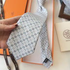 GRAVATAS HERMES  DE SEDA  OUT OF THE BOX  CAVALO, FERRADURA E ESTRIBO