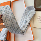 GRAVATAS HERMES  DE SEDA  OUT OF THE BOX  CAVALO, FERRADURA E ESTRIBO