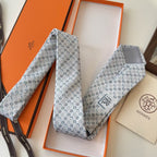 GRAVATAS HERMES  DE SEDA  OUT OF THE BOX  CAVALO, FERRADURA E ESTRIBO