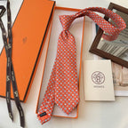 GRAVATAS HERMES  DE SEDA  OUT OF THE BOX  CAVALO, FERRADURA E ESTRIBO