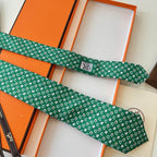 GRAVATAS HERMES  DE SEDA  OUT OF THE BOX  CAVALO, FERRADURA E ESTRIBO