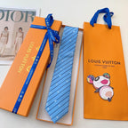 GRAVATAS LOUIS VUITTON DE SEDA COM ESTAMPA DE LISTRAS DIAGONAIS