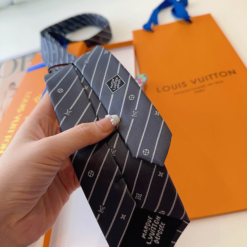 GRAVATAS LOUIS VUITTON DE SEDA COM ESTAMPA DE LISTRAS DIAGONAIS