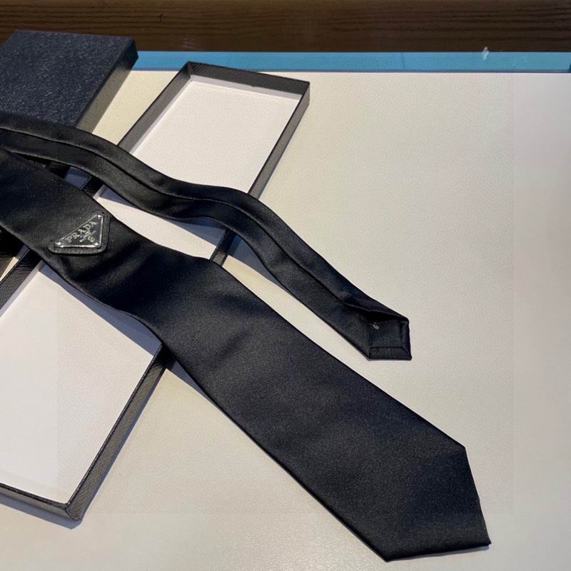 GRAVATA PRADA SLIM DE RE-NYLON