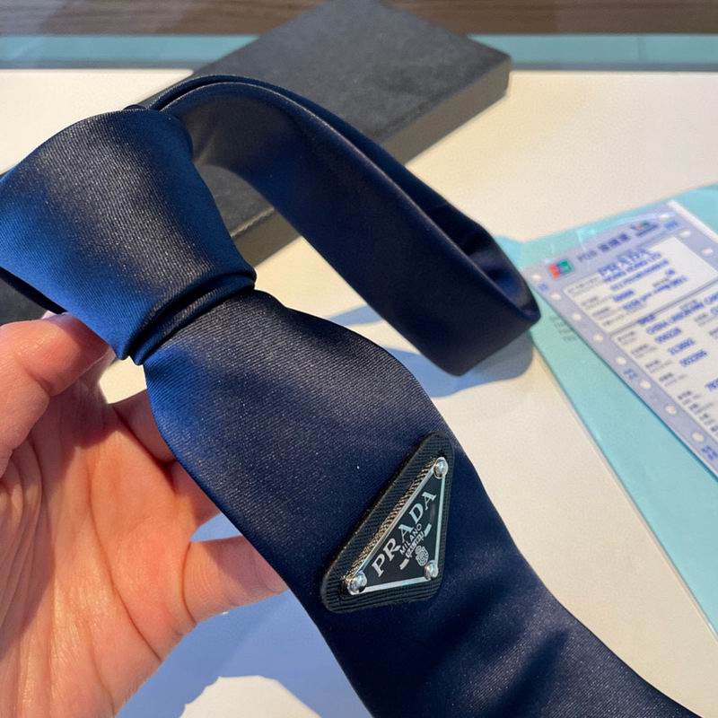 GRAVATA PRADA SLIM DE RE-NYLON