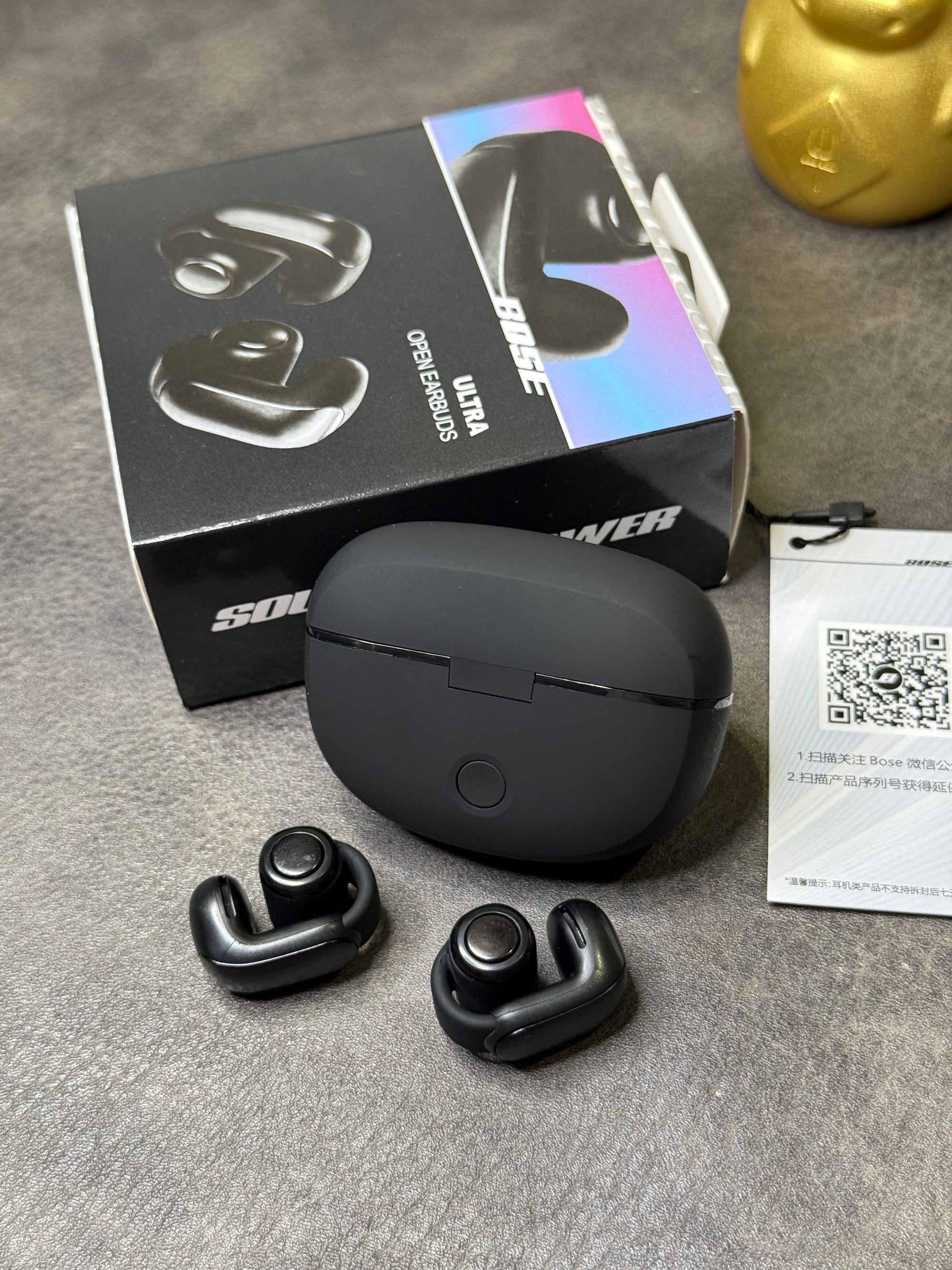 Fones de ouvido Bose Ultra Ear Clip Open na edição Poison