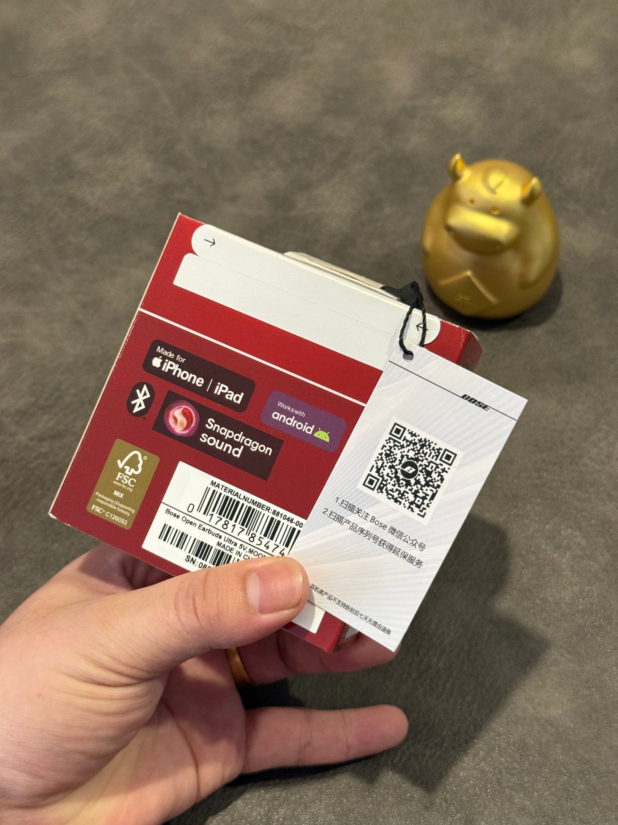 Fones de ouvido Bose Ultra Ear Clip Open na edição Poison