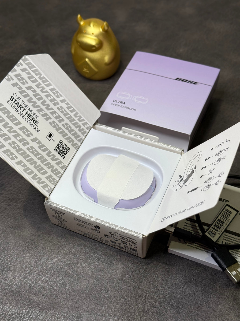 Fones de ouvido Bose Ultra Ear Clip Open na edição Poison