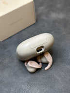 Beats Fit Pro x Kim com pop-up