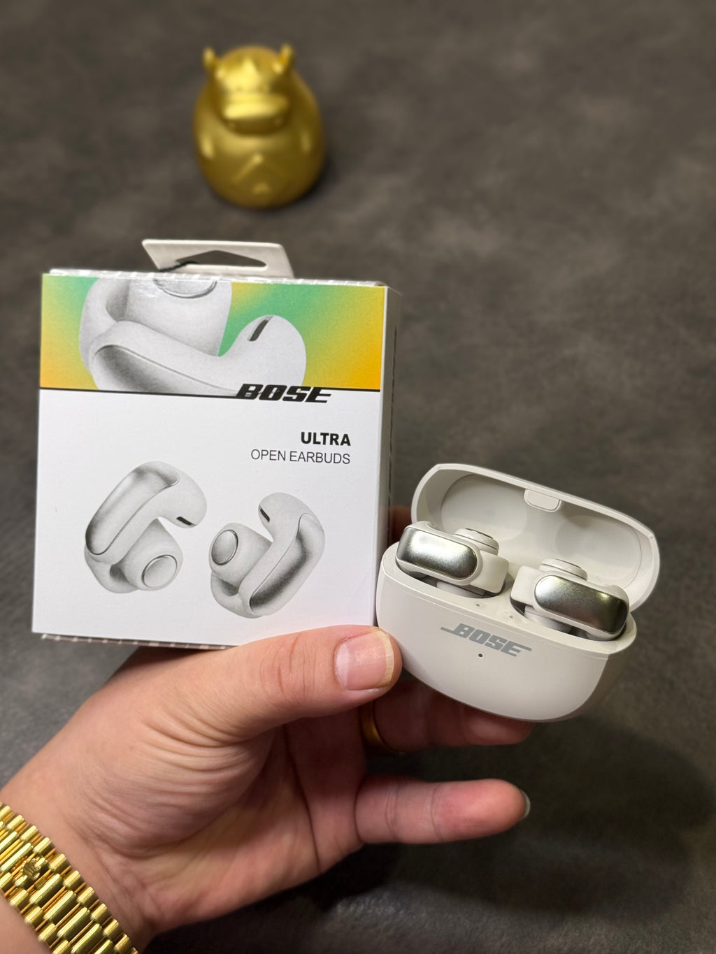 Fones de ouvido Bose Ultra Ear Clip Open na edição Poison