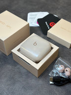 Beats Fit Pro x Kim com pop-up