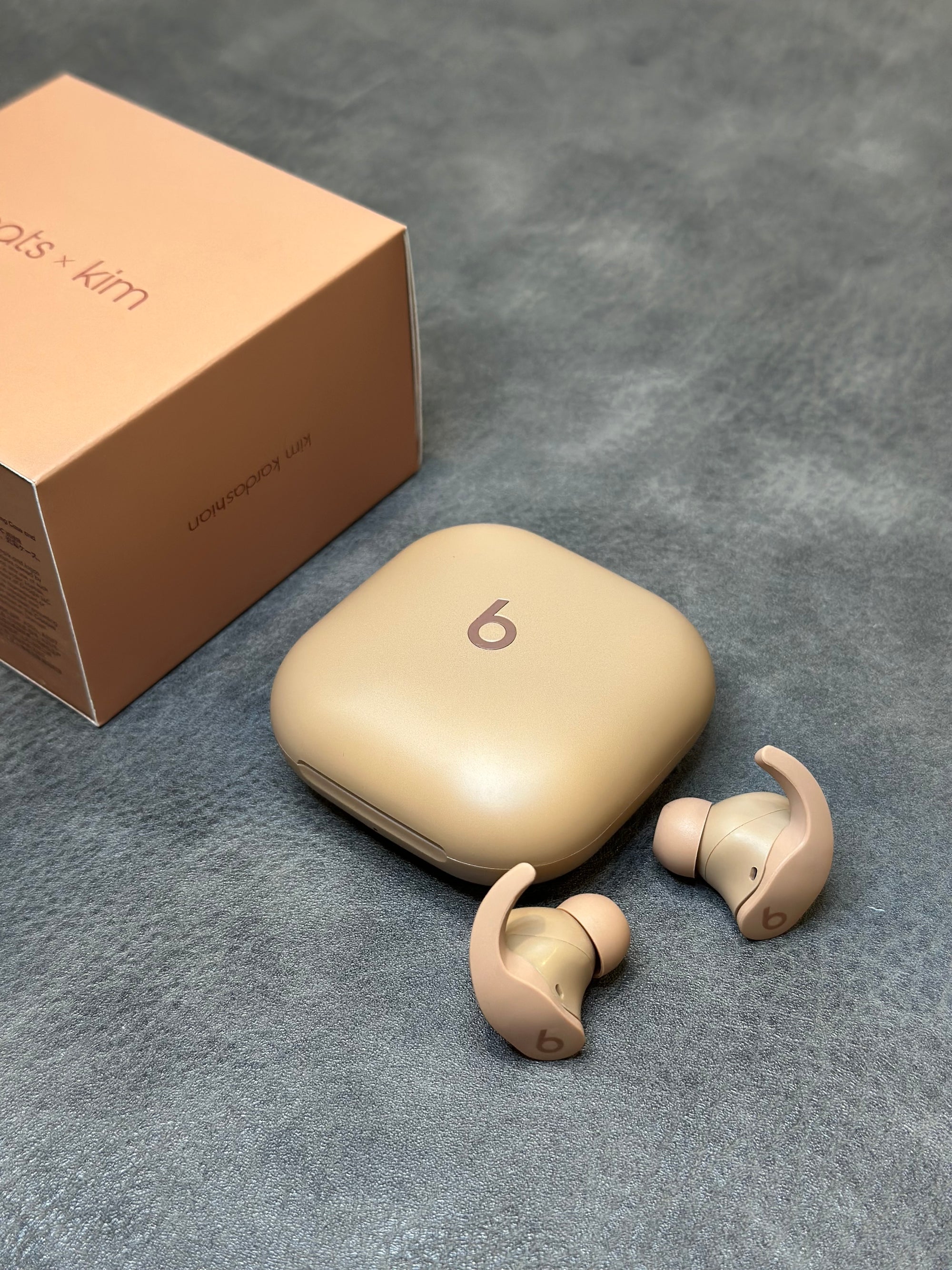 Beats Fit Pro x Kim com pop-up