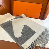 Cachecol Hermés Casaque Love Story  Cinza Mesclado e Branco