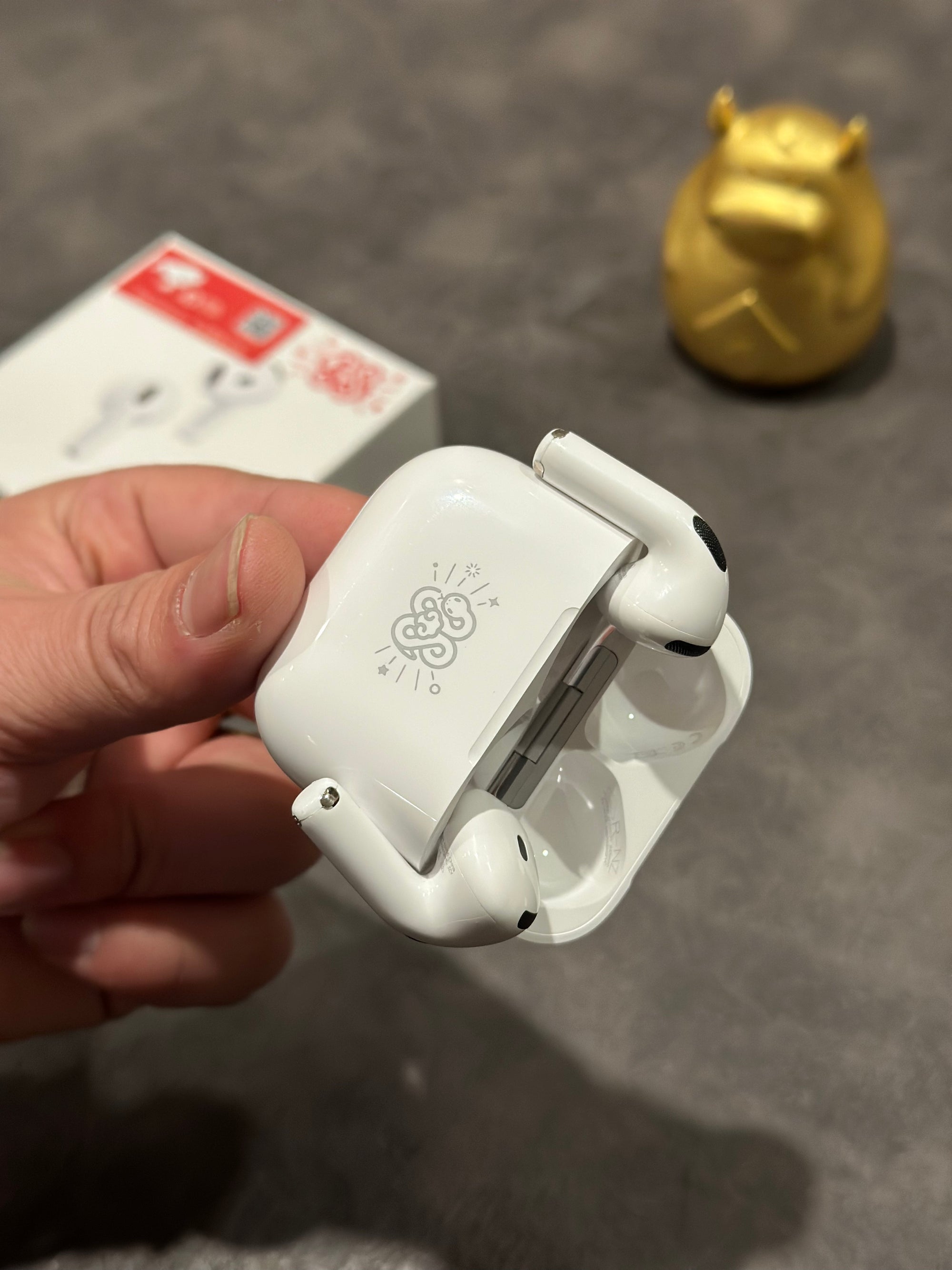 Apple AirPods 4 Edição ANC com Redução de Ruído