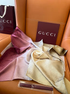 Lenço Gucci Quadrado de Seda Cor Degradê Rosado