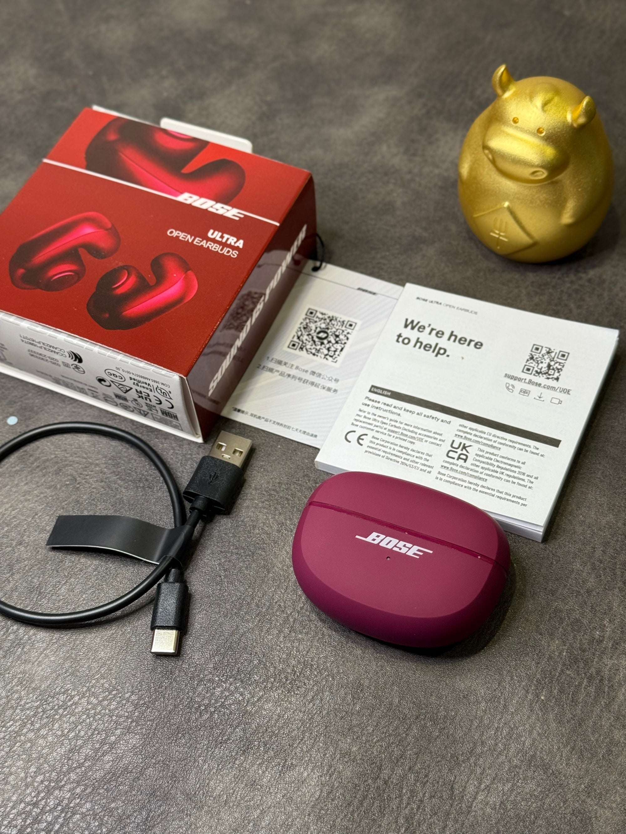 Fones de ouvido Bose Ultra Ear Clip Open na edição Poison