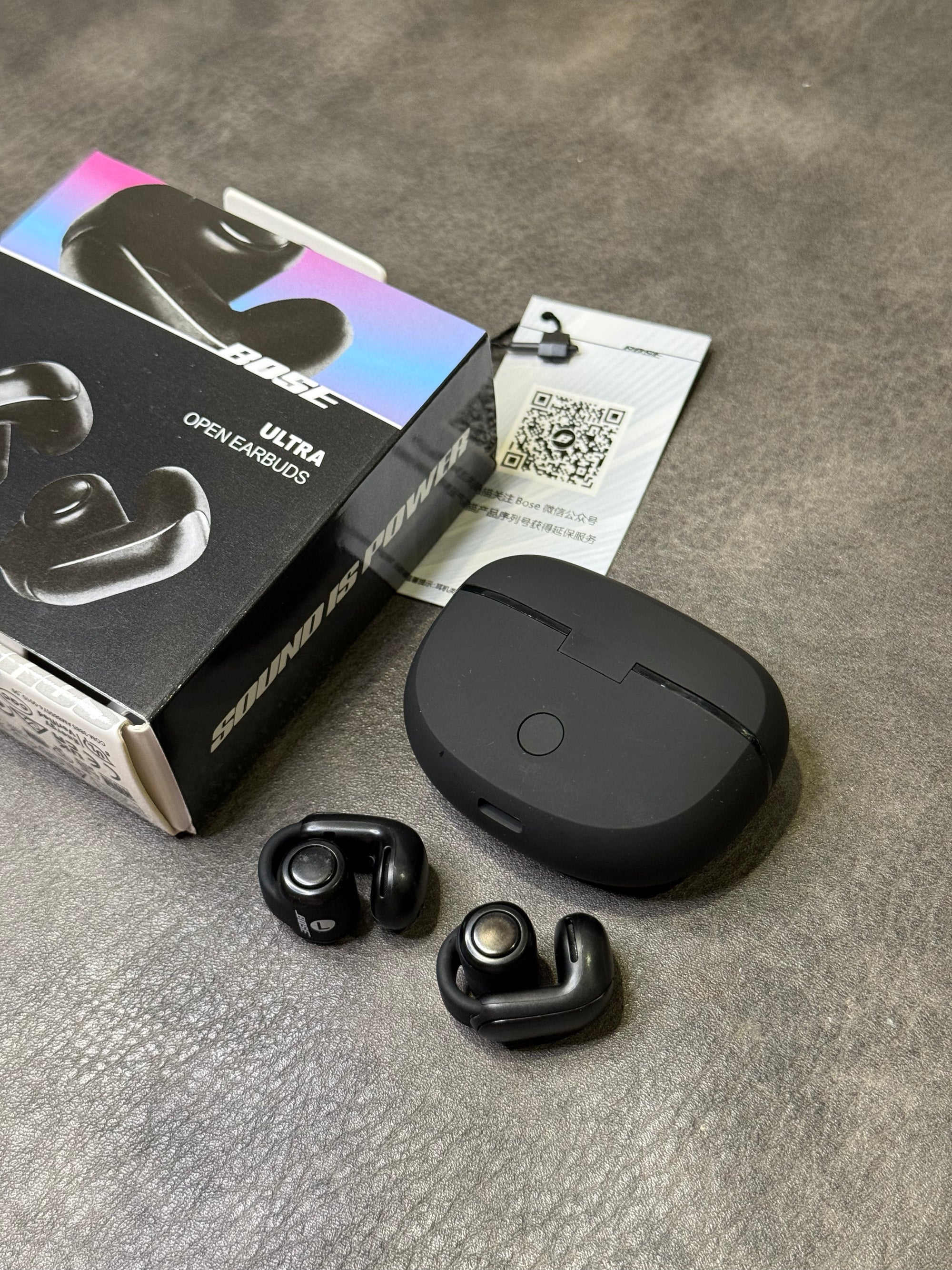 Fones de ouvido Bose Ultra Ear Clip Open na edição Poison