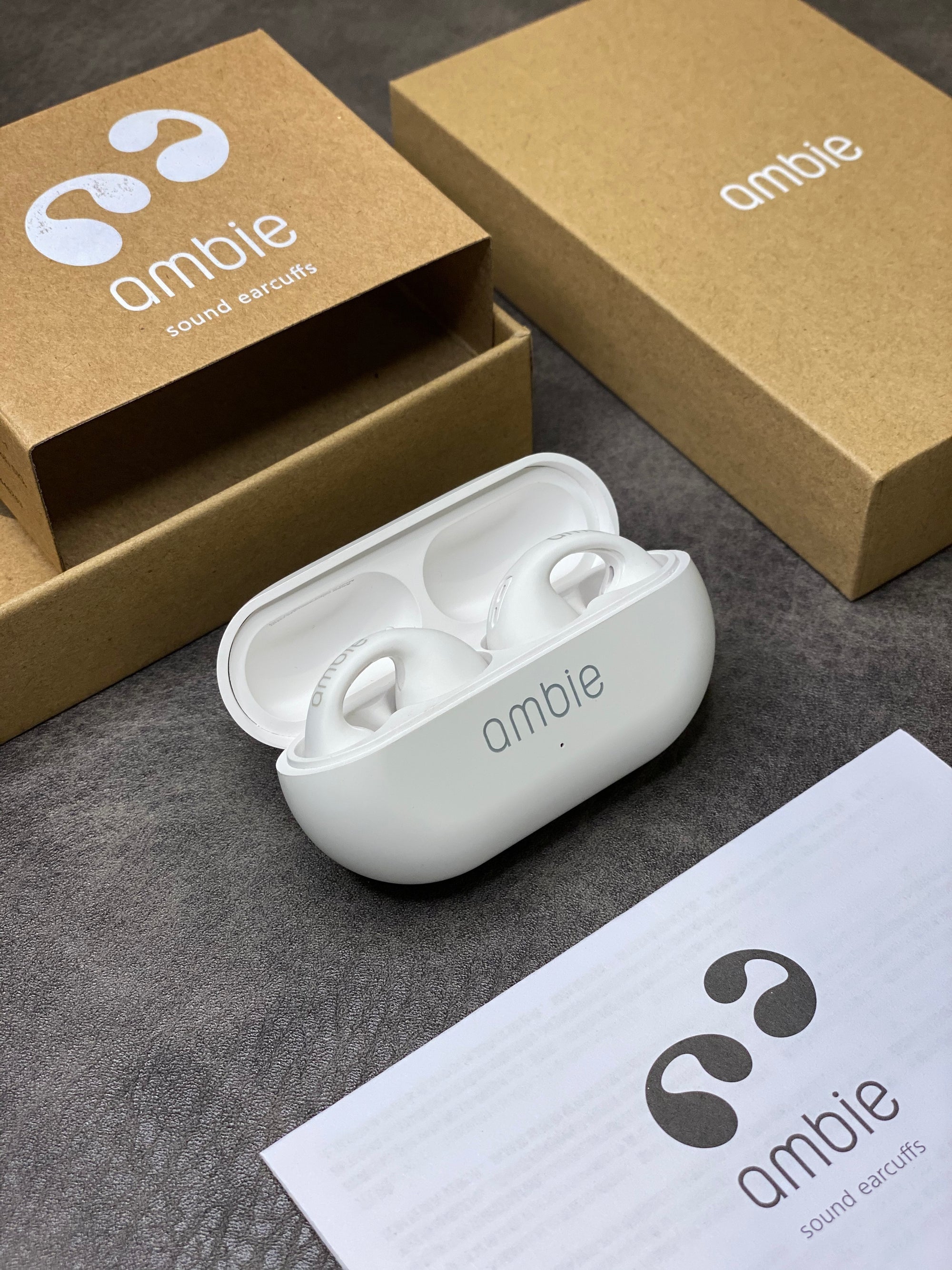 Clipe Auricular de Condução Óssea Ambie Branco