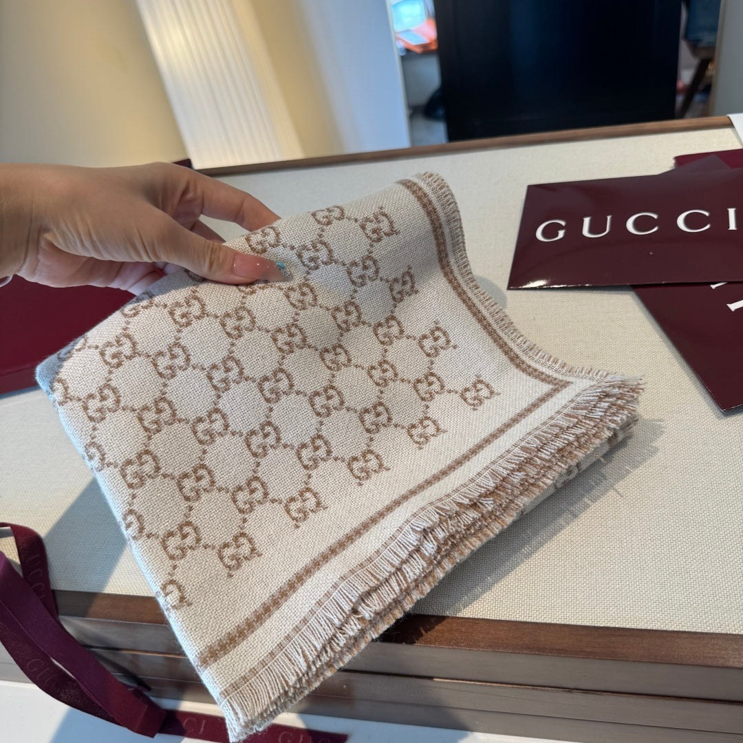 Cachecol Gucci De Lã Cor Bege / Marrom Claro