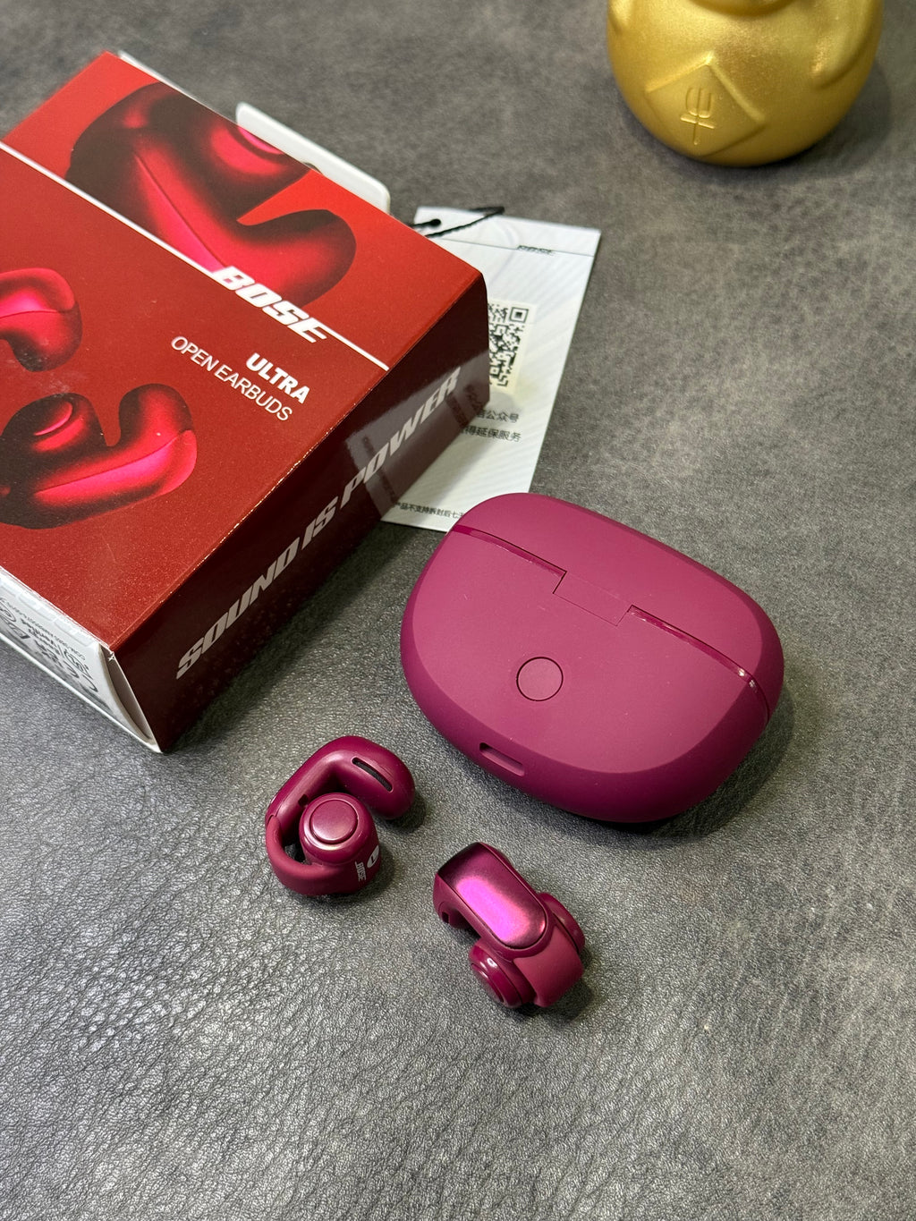 Fones de ouvido Bose Ultra Ear Clip Open na edição Poison