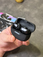 Fones de ouvido Bose Ultra Ear Clip Open na edição Poison