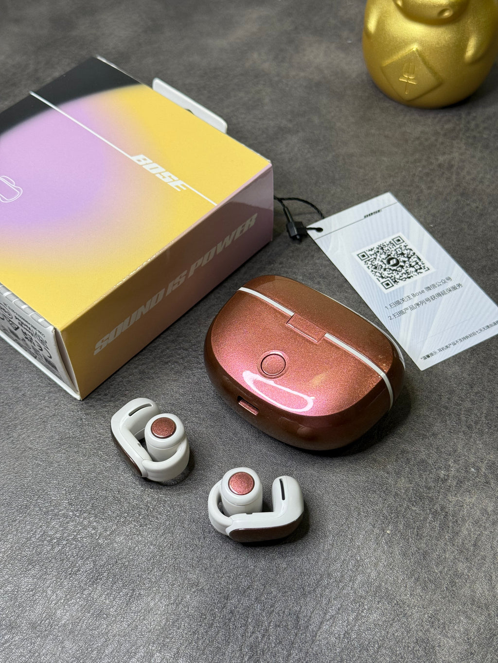 Fones de ouvido Bose Ultra Ear Clip Open na edição Poison