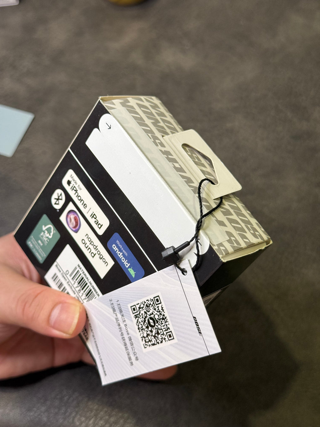 Fones de ouvido Bose Ultra Ear Clip Open na edição Poison