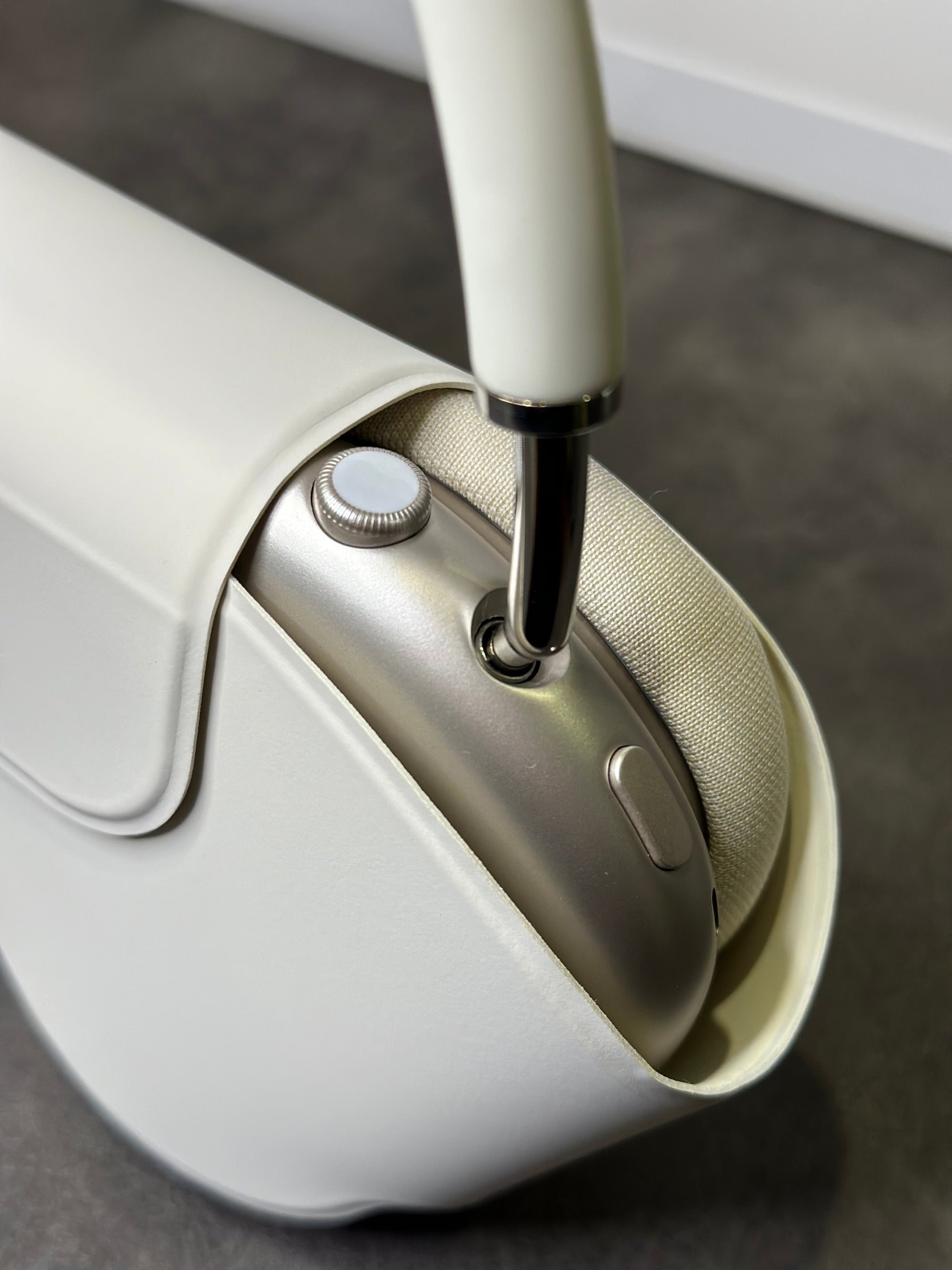 Apple AirPods Max Off White